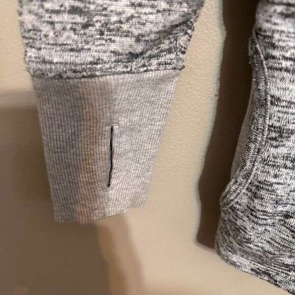 Athleta oversized gray pullover batwing hoodie size XS - Picture 3 of 8